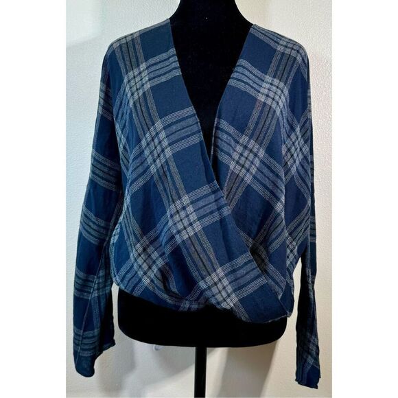 Vince Navy & White Plaid V-Neck Long Sleeve Side Snap Wrap Blouse Women's Medium - Picture 3 of 11